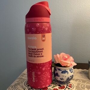 Owala limited edition 32oz freesip- Love Letter 
Valentines collection 2025 NWT